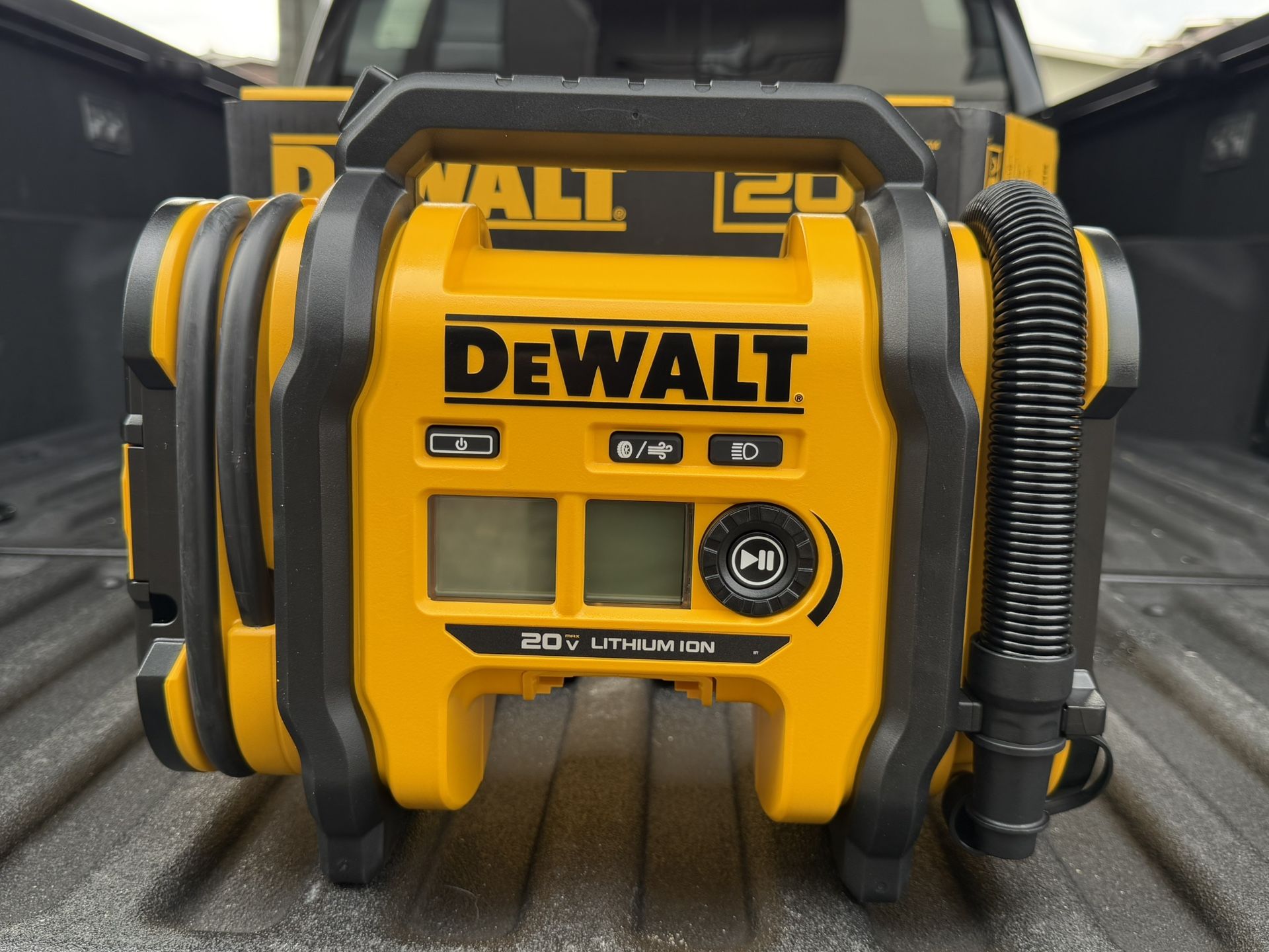 DEWALT 20V MAX Inflator – NEW