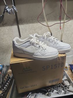 NIKE AIR FORCE 1