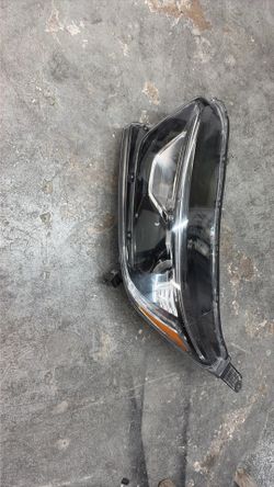 17-22 Honda Crv left headlight