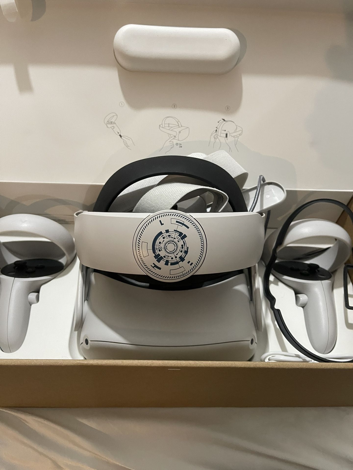 Oculus Quest 2 128gb + headstrap battery, nothing damaged, everything in box included
