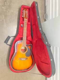 Guitarra Acustica/Electrica de 12 cuerdas en perfectas condiciones! Incluye estuche cordon para amplificador y púa ó cejilla