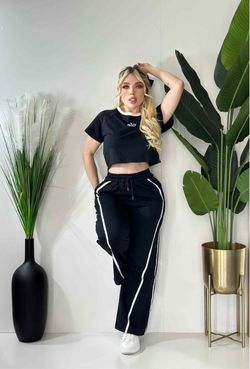 New women’s 2 piece set size L/XL