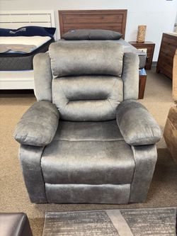 GREAT DEAL !!! New Recliner