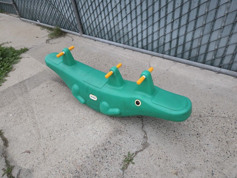 little tikes classic alligator teeter totter