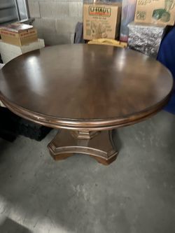 Round dining Table