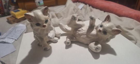 Vintage Lefton White Persian Kitten porcelain figurines from japan