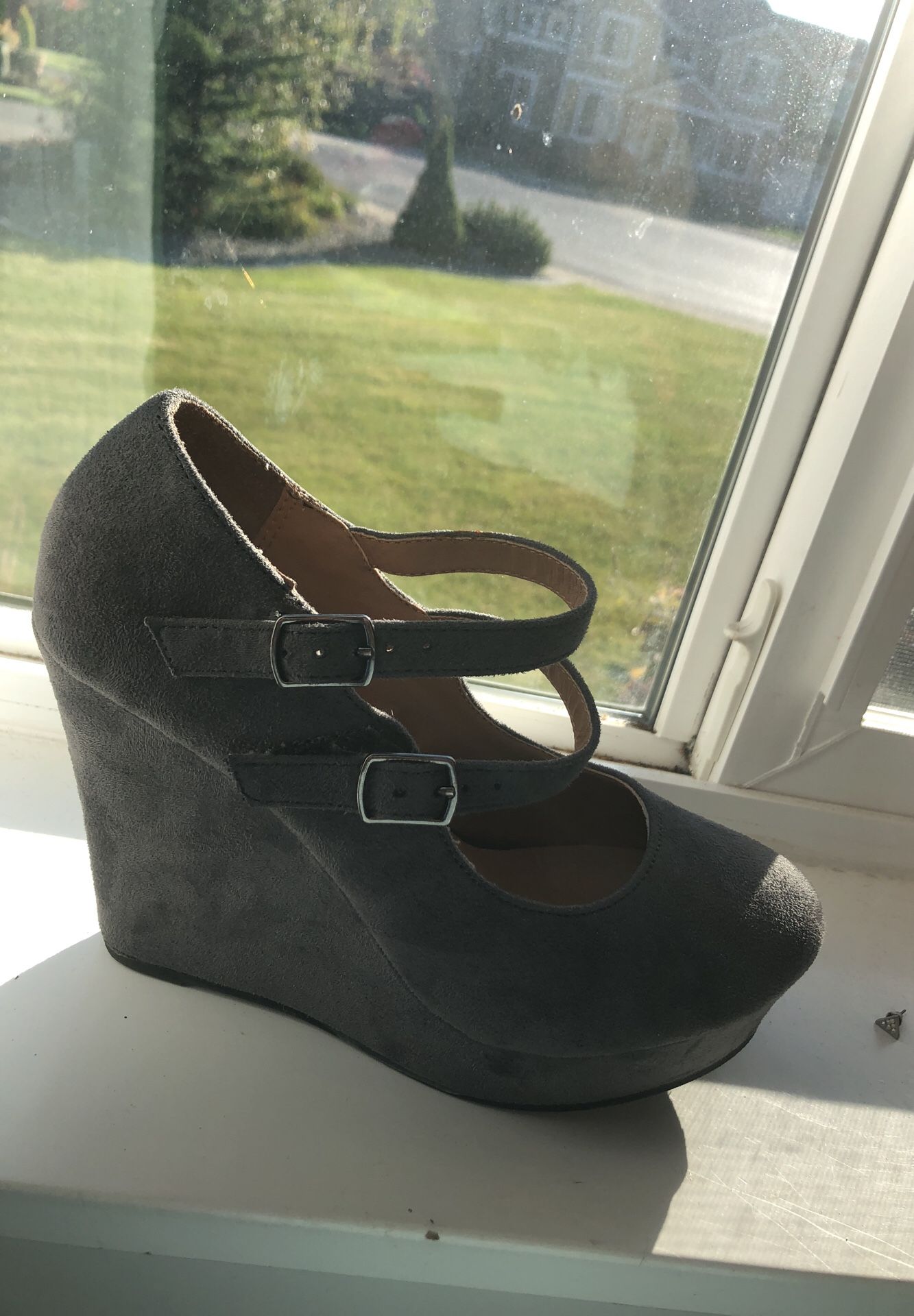 Grey wedges
