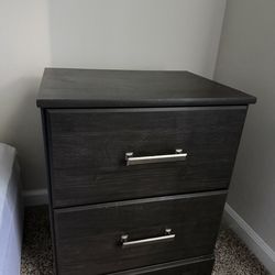 2 nightstands