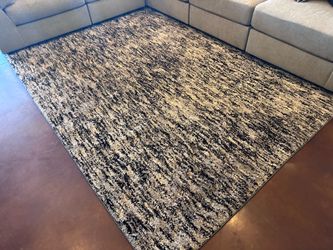 Black and white area rug 8x10