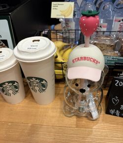 NWT Imported Starbucks Bearista Strawberry Hat Glass Cup 20oz