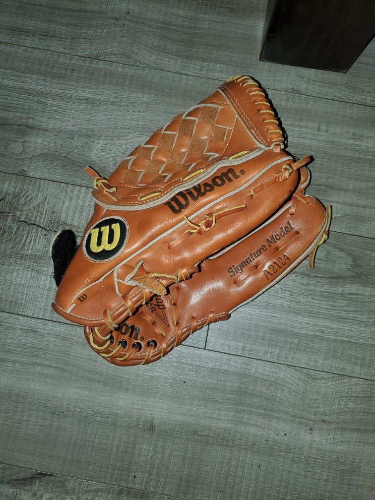 Wilson A2124 Glove 12 Inches......