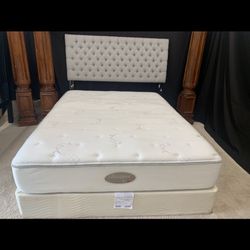 Lovely 💖QUEEN 💖MATTRESS AND 💖BOX SPRING 