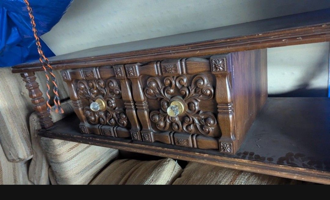 VINTAGE COFFEE TABLE SET OF 3, SUPER COOL DESIGN COULD USE SOME TOUCH UP OR PAINTED A NICE COLOR