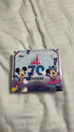 TOPPS DISNEYLAND HOBBY BOX