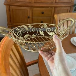 Canasta Metálica Para Frutas En Dorado. Metallic fruit Basket. Gold 