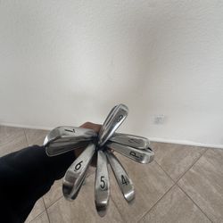 Titleist T100s P-4i (Nippon Motus 3)