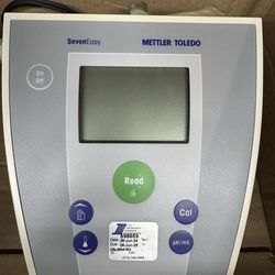 Mettler Toledo pH meter with probe