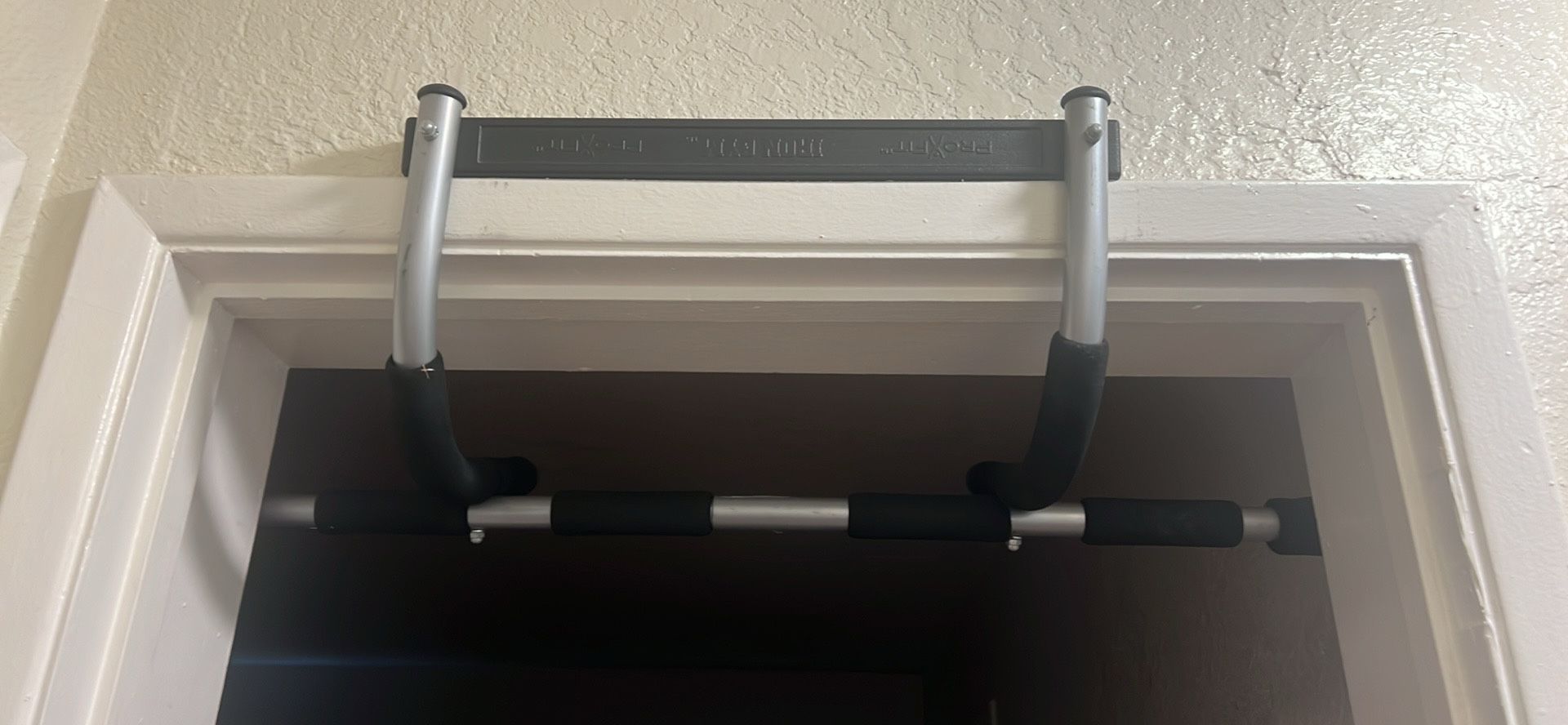 Pull Up Bar