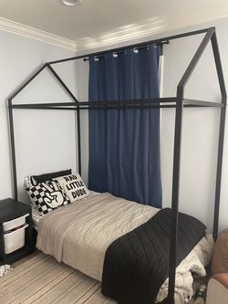 Twin house bedframe