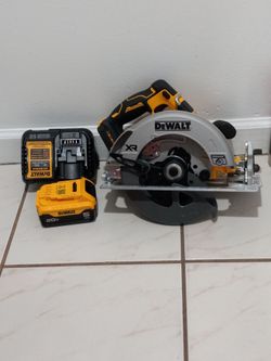 DEWALT. XR  7-1/4" ..CIRCULAR  SAW ..KIT..BRAND NEW $250..