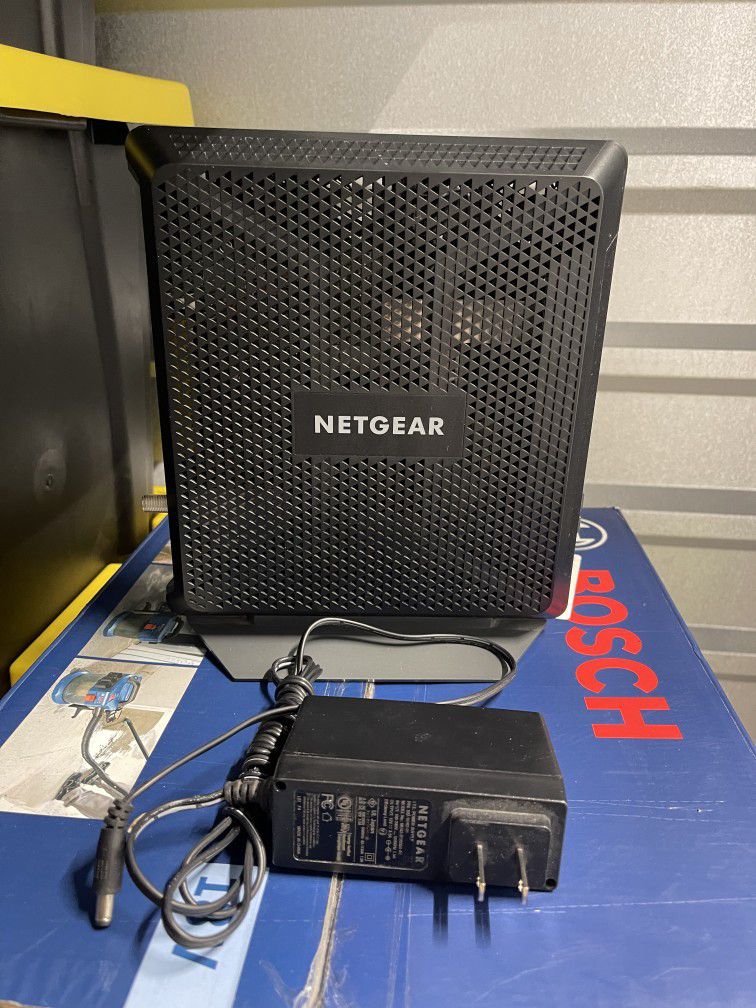Like New Netgear Nighthawk AC1900 Fast Cable Modem Router Combo 