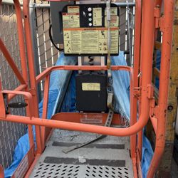 LG 12SP Man Lift (Needs Refurbishment)
