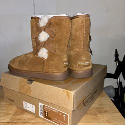 Kids Size 1 Koolaburra Uggs
