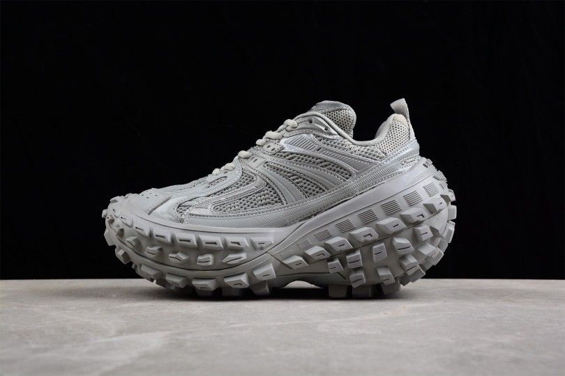 Balenciaga Men’s Sneaker With Box New