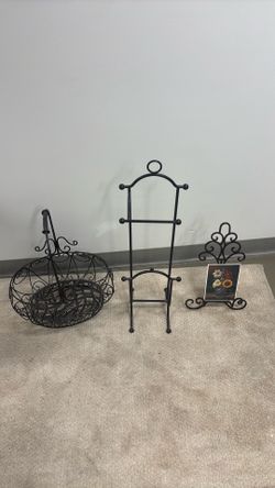 Iron bathroom decor set