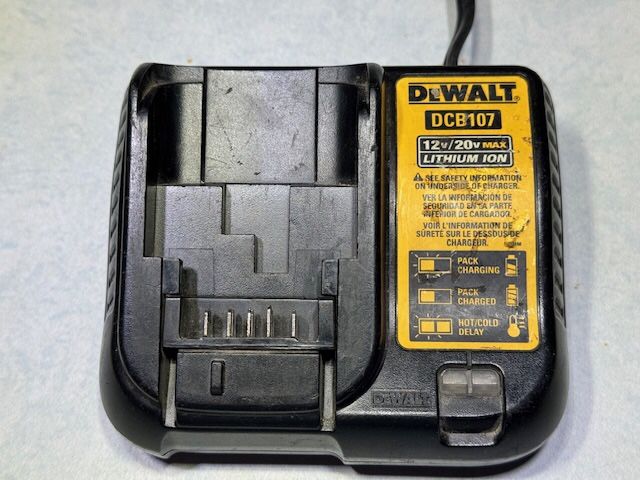 DeWALT DCB107 12V/20V MAX Lithium Ion Charger