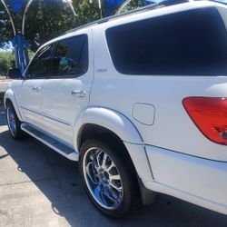 2005 Toyota Sequoia