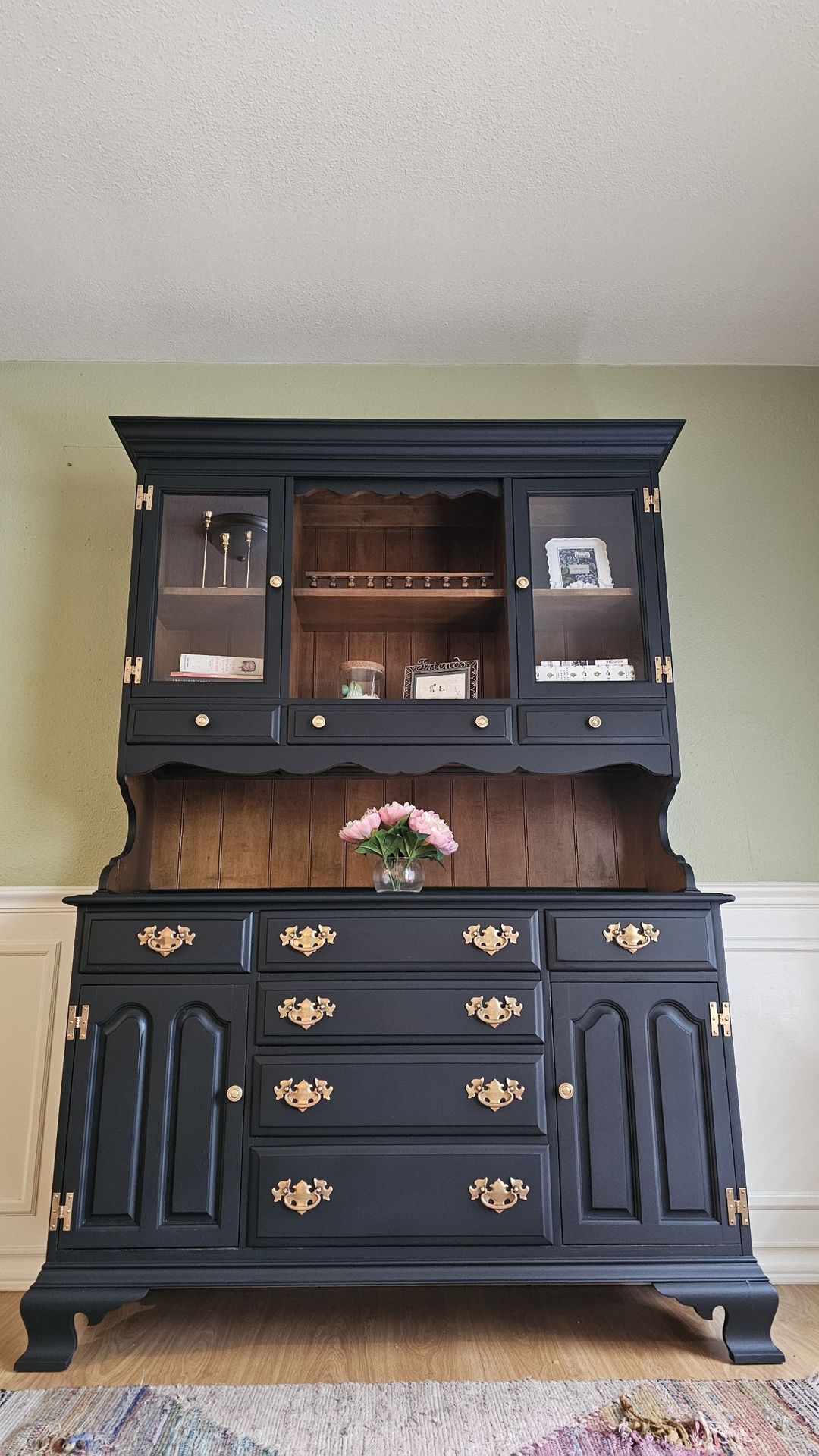 Vintage 1977 Kroehler Cape Cod Solid Rock Maple Hutch