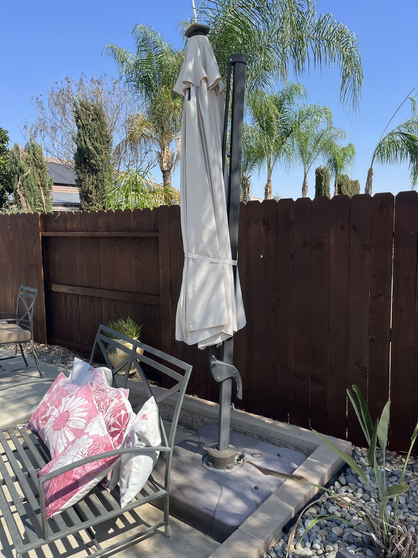 Large Costco umbrella good shape