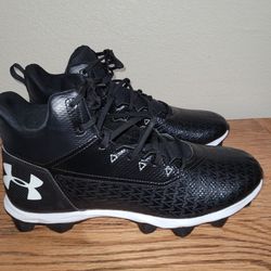 Under ARMOUR FOOTBALL Cleats 10.5, NEVER WORN