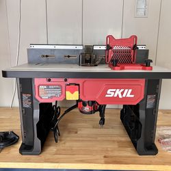 SKIL 15-Amp Adjustable Router Table With Router 