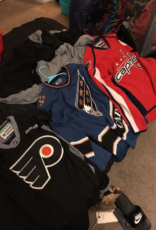 Hockey jerseys !!🔥🔥 size medium