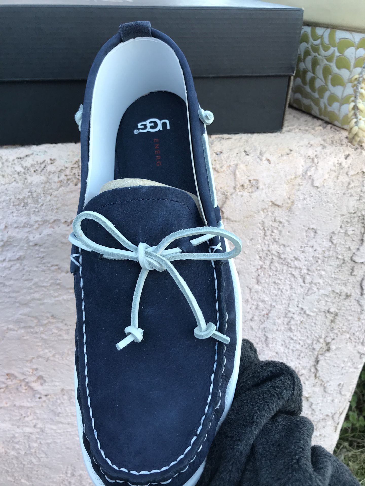 New men’s Uggs slip ons size 11