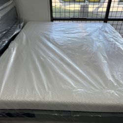 CALIFORNIA KING SIZE PURPLE .3 MATTRESS & BOX SPRINGS BED SET