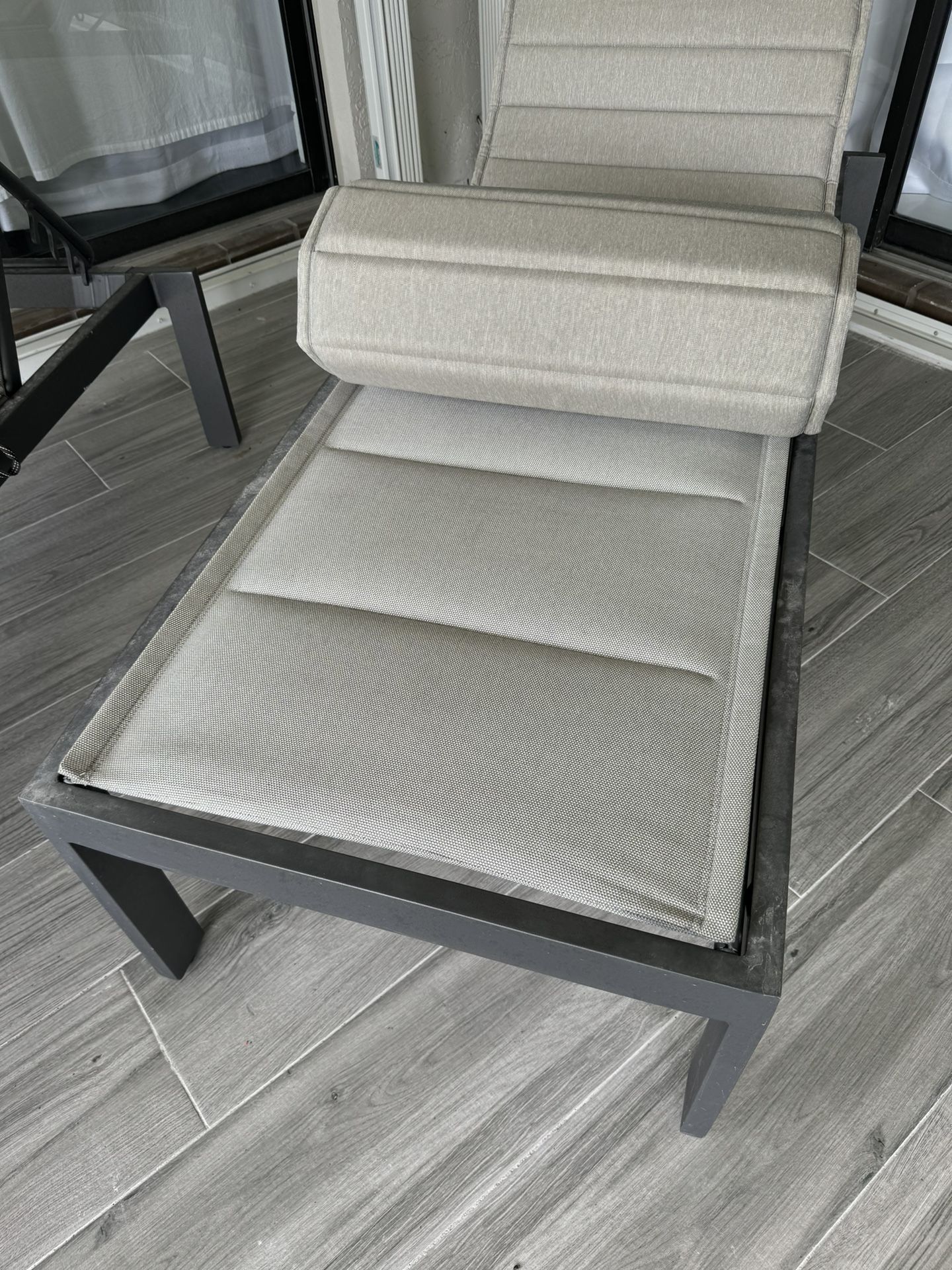 Castelle Orion Sling Dining Cast Aluminum Adjustable Chaise Lounges Excellent Condition Originally $3200. Asking $1150