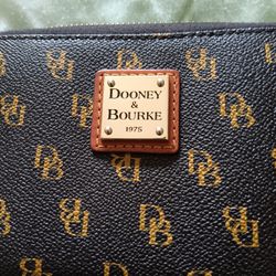 Dooney And Bourek 1975 Women's Wallet Pur