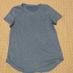 Woman sport shirt size M
