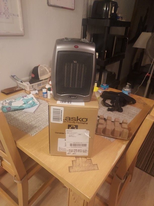 Lasko 9" 1500W Heater Brand New