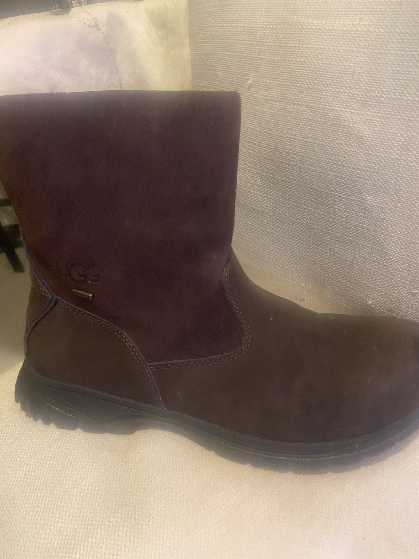 UGG Waterproof  Classic Boot!! Size 9!! Great Shape!!