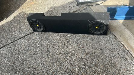 Kicker speakers in box and amp