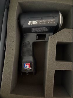 JUGS Professional Sports Radar Gun w/ Case, Charger & 2 Batteries – Tested