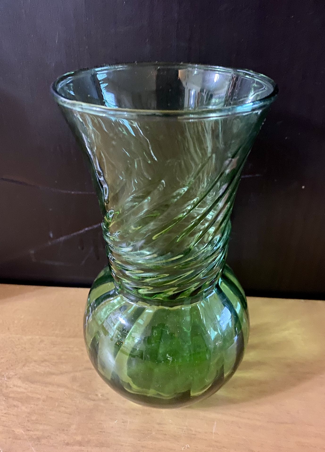 Vintage Anchor Hocking Swirled Rope Green Glass Flower Vase 6.25" Tall 
