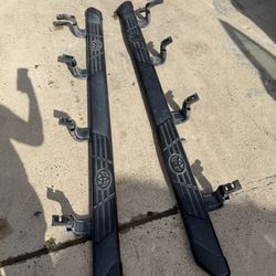 Toyota tundra steps 2023 Trd off road