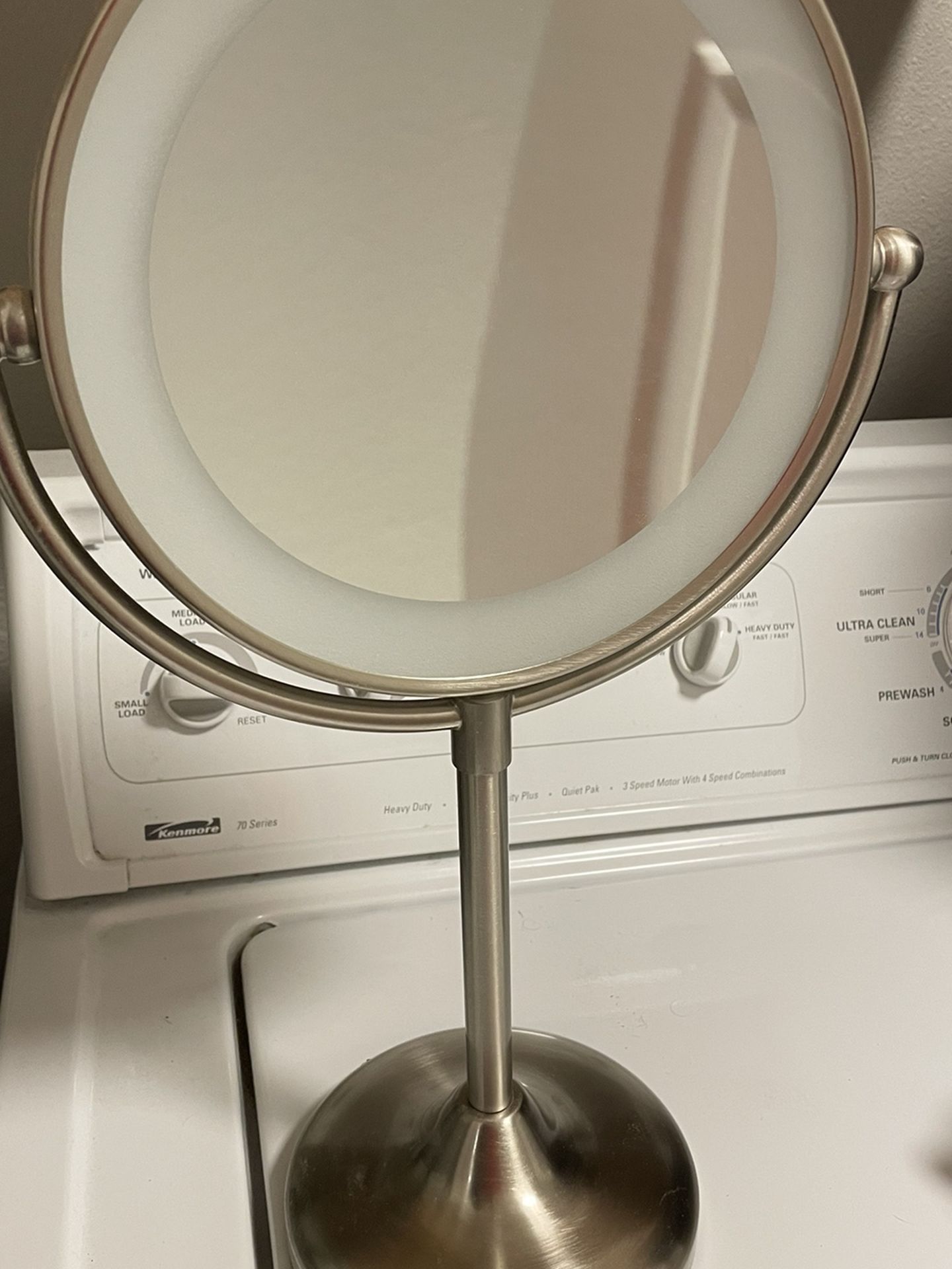 Makeup Mirror. Lights Up Double Sided. $10