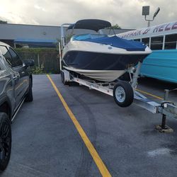 Boat Searay Sundeck 260 , 27 FT + Trailer Included