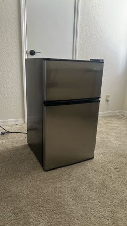 Midea 3.1 Cu ft Compact Refridgerator